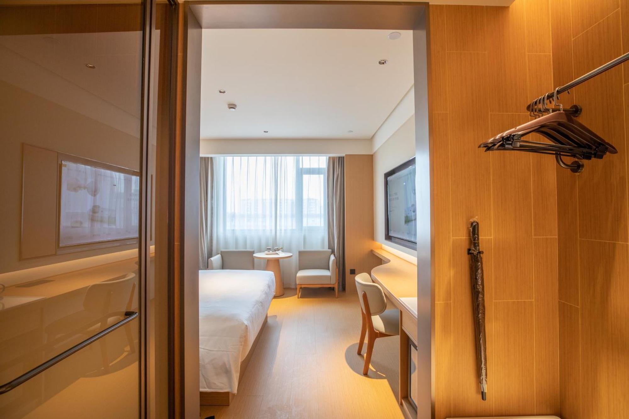 Seasons Hotel Shanghai