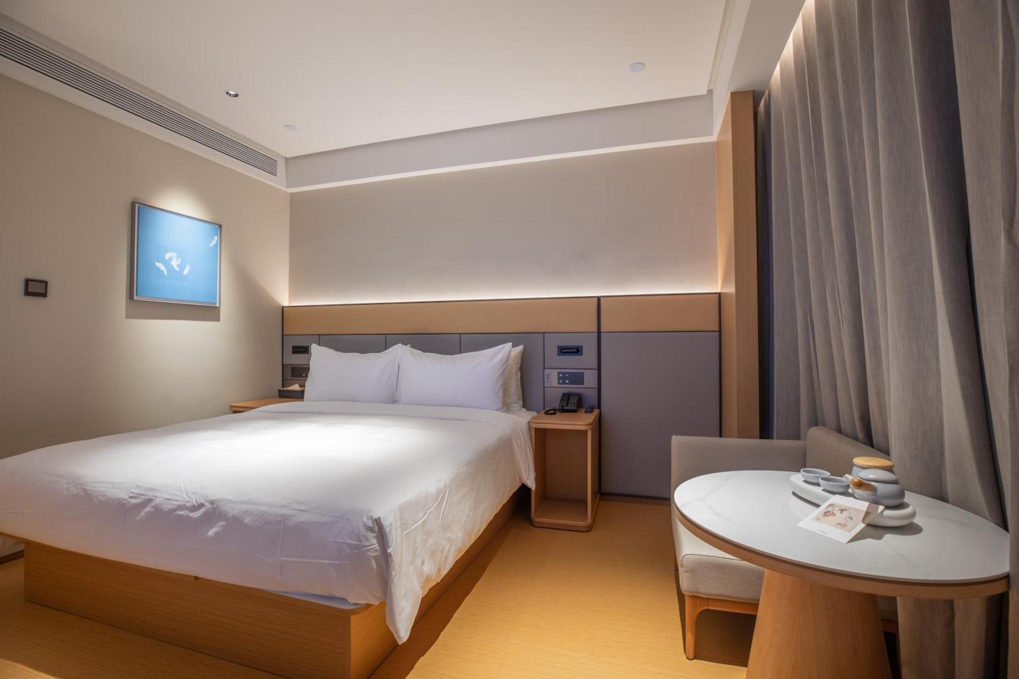 Hotel Seasons