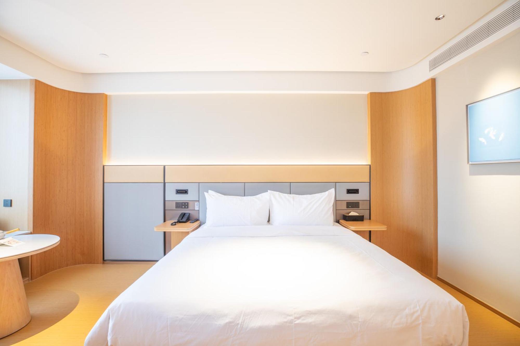Seasons Hotel 4*