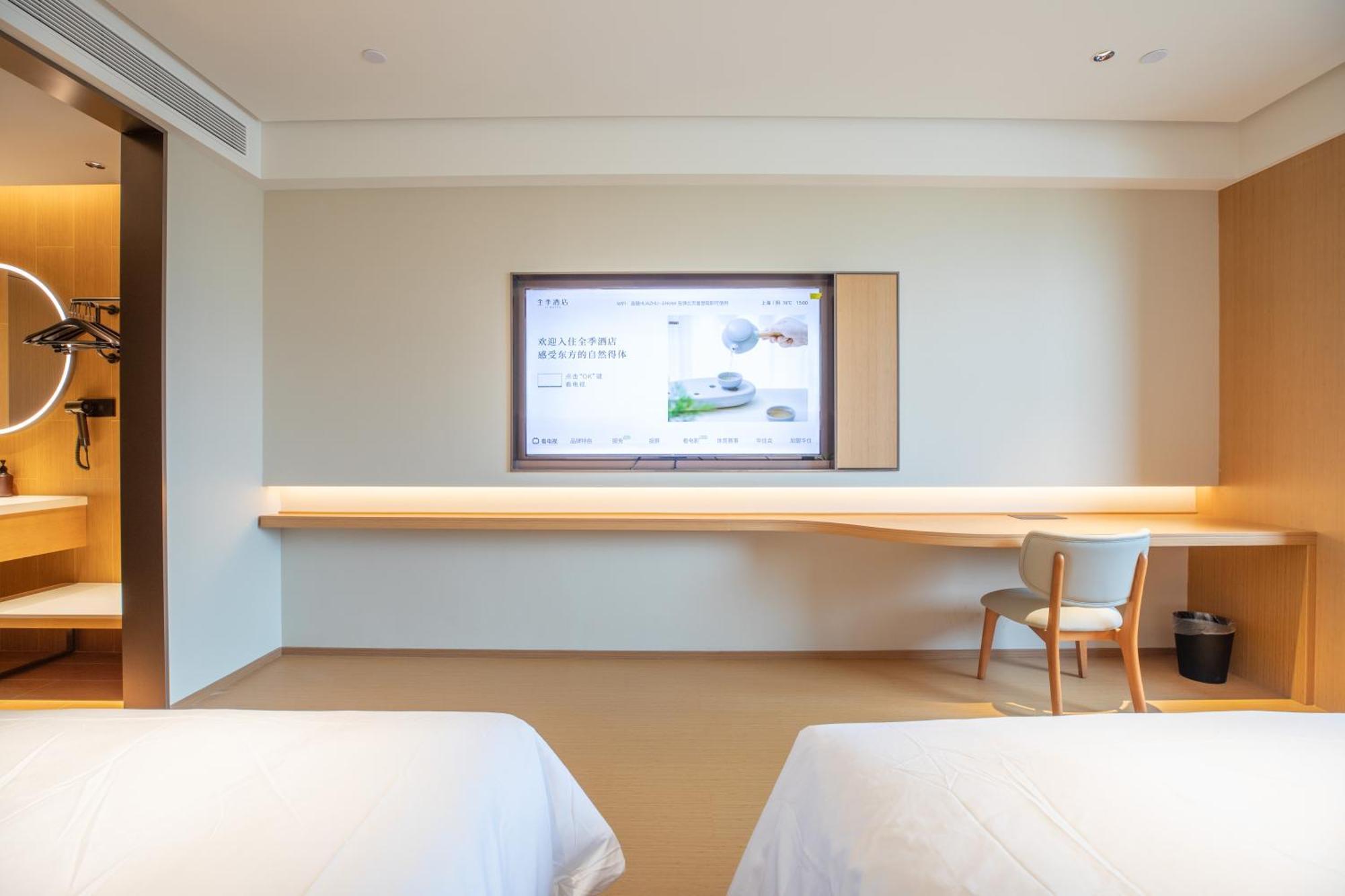 Hotel Seasons